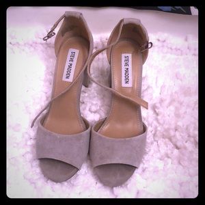 Steve Madden Mirna Lt. Grey Suede Shoes Size 7